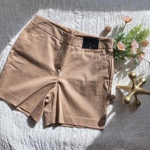 Worthington khaki natural tan shorts Size 4 NWT